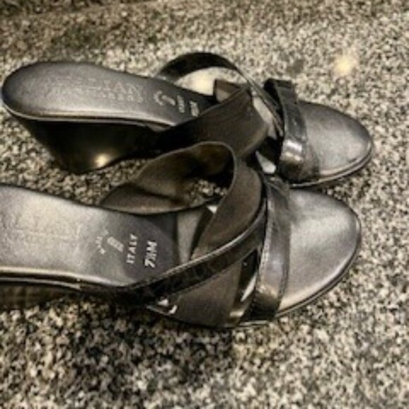 Sandals - Picture 2 of 6